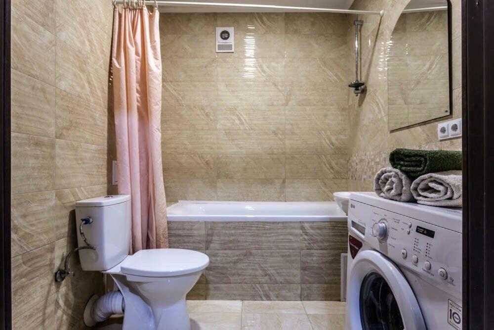 Viktoria Garden Apartment ลวีฟ ภายนอก รูปภาพ